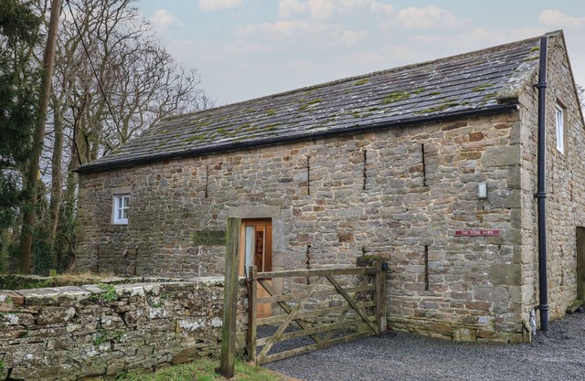 THE TITHE BARN, pet friendly, with open fire in Barnard Castle
