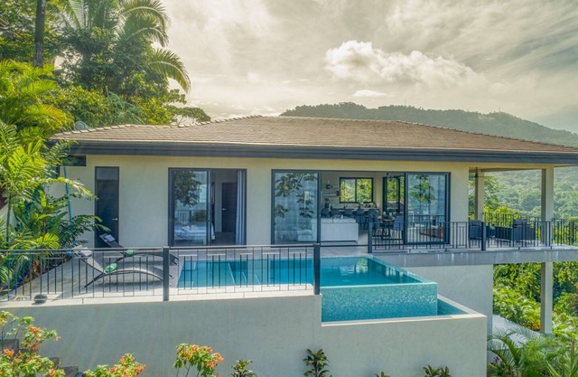 The VIEWS! Touch the ocean SURF - BEACH at your doorsteps Gated and Secure