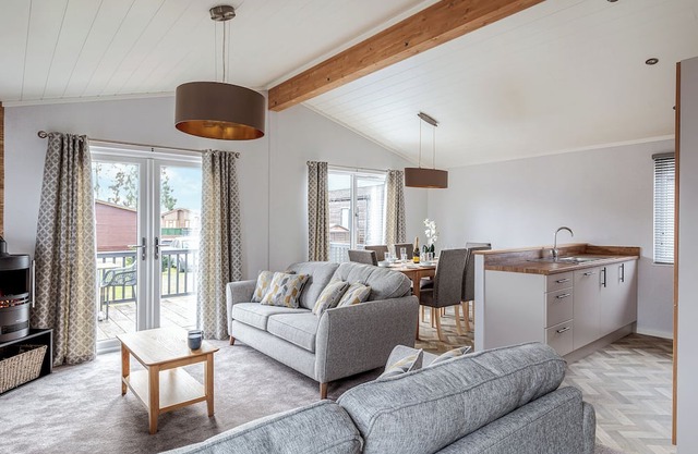 Three Bedrom Luxury Lodge with Hot Tub