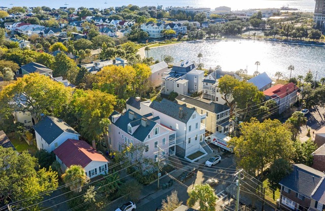 Three Bedroom Apartment in Historic District With Parking!