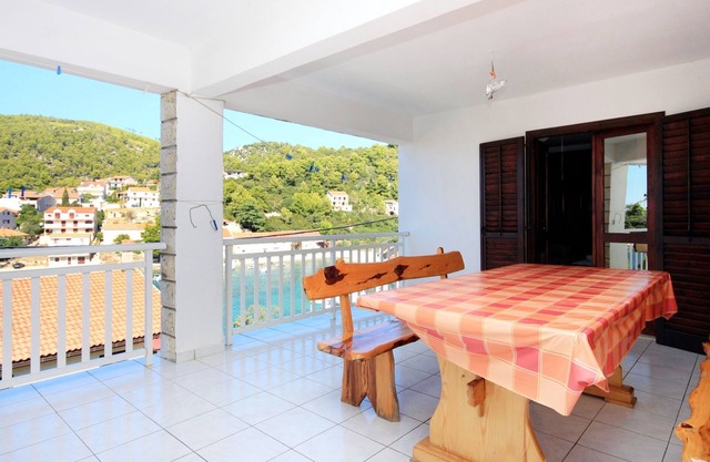 Three bedroom apartment near beach Brna, Korčula (A-147-a)