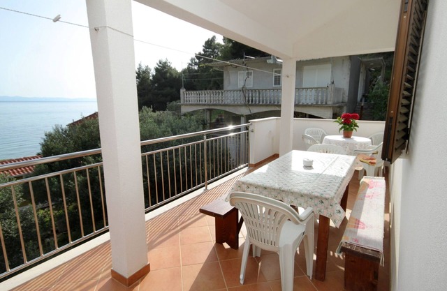 Three bedroom apartment with terrace and sea view Cove Skozanje, Hvar (A-4024-b)