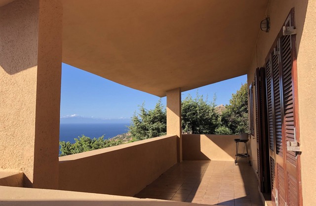Three-room independent apartment with terrace overlooking the sea 6 places -Belvedere