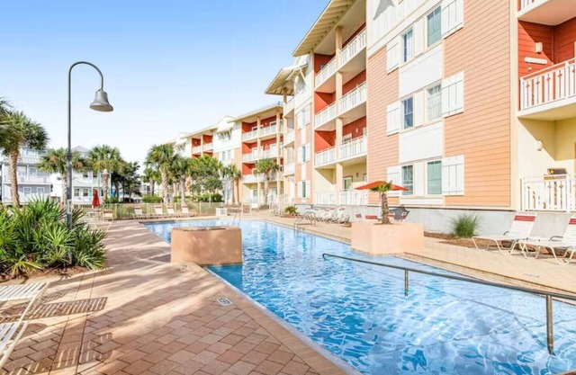 Tide The Knot – Poolside Condo | Min Walk to Beach Sleeps 6