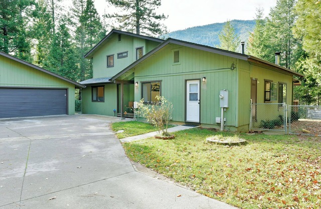 Timber Height's, Classy home in the pines.
