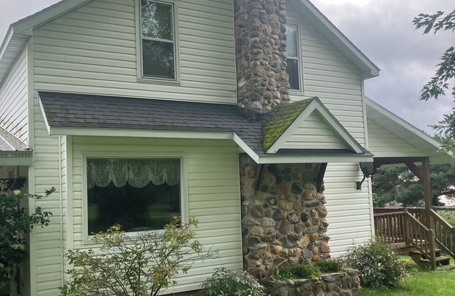 Timber Ridge Farm - Guest House - located on a 400 acre estate near Iron River