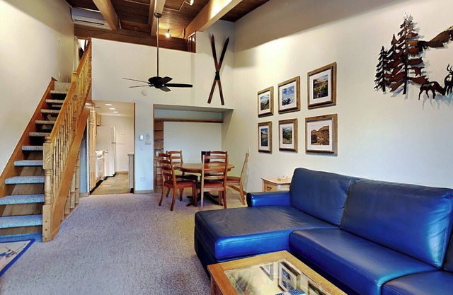 🌲Timberline 303 Studio Loft Standard ~ Hot Tub~Pool~WiFi~Ski-in/out~Local Shuttle🌲