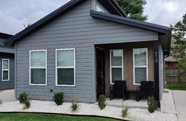 Tiny Home near MTB Trails, Wal-Mart HQ, Sleeps 6