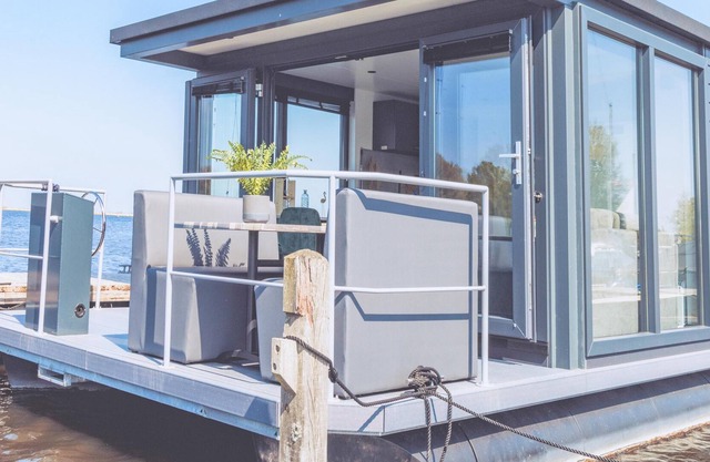 Tiny houseboat on the Uitgeestermeer lake