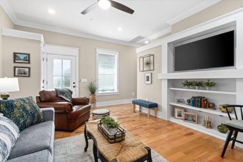 Todd's Place in Downtown Clarksville (638 Madison St, #5)