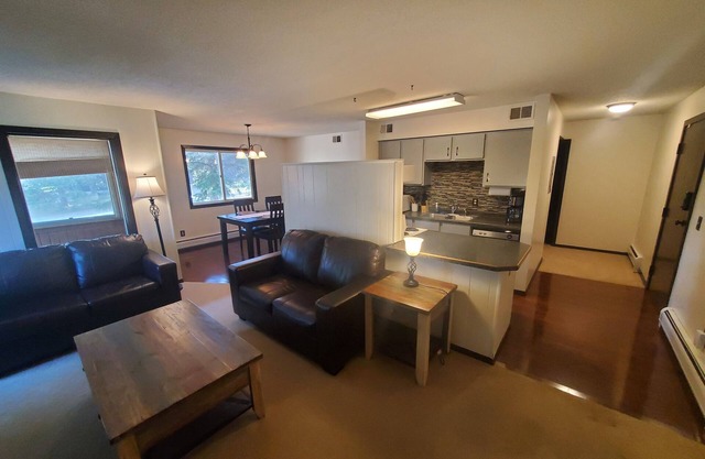 Tomar Park Apt 1 - KP101APT1