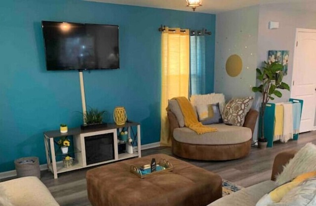 Toria’s Place: Check in at 12pm. Spacious, with hot tub