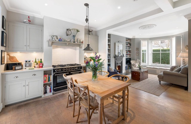 Town House in Brackenbury Village, 10 minutes drive from Notting Hill Gate