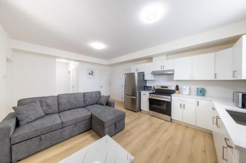 Tranquil 2-Bedroom Basement Suite Relaxing Stay