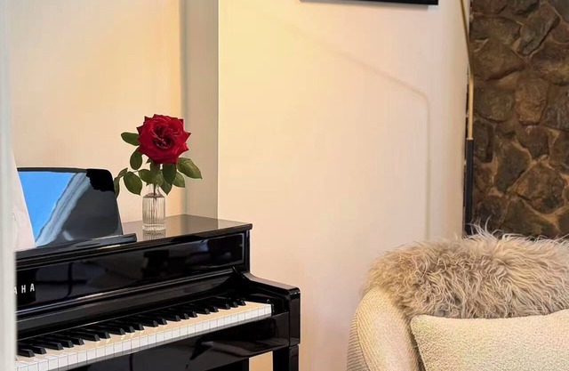 Tranquil 7-bedroom 4-bathroom farmhouse in Tallowwood Ridge