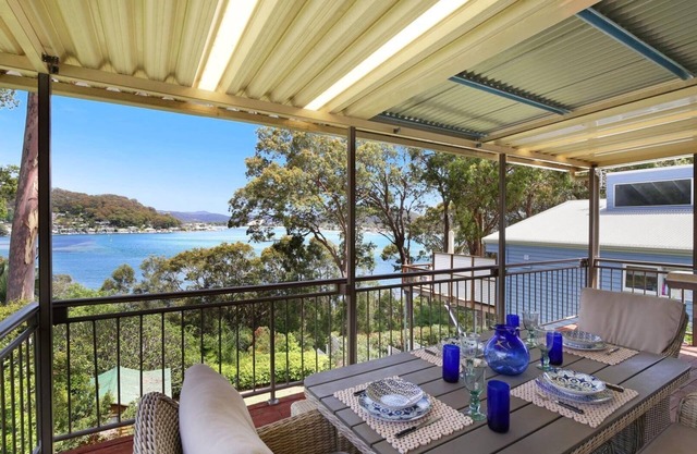 Tranquil Bayside Cottage by HolidayCo.