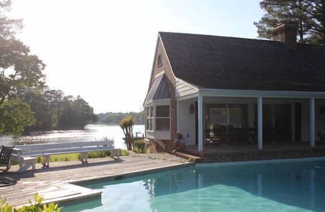 Tranquil Easton Waterfront Property (Pool, Tennis court, Hot Tub, Fireplace)