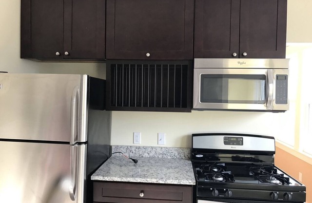 Tranquil North End Bridgeport Luxe 2 Bdr unit