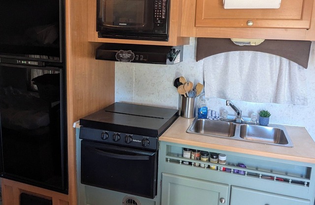 Tranquil RV with AC in sunny Tucson