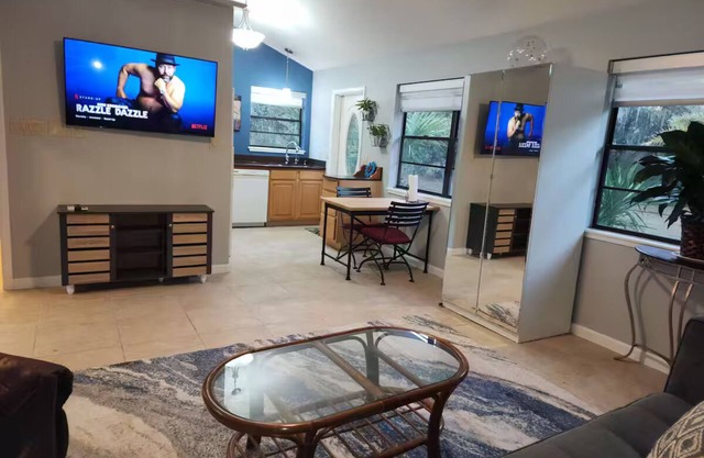 Tranquil Studio with beautiful salt water pool