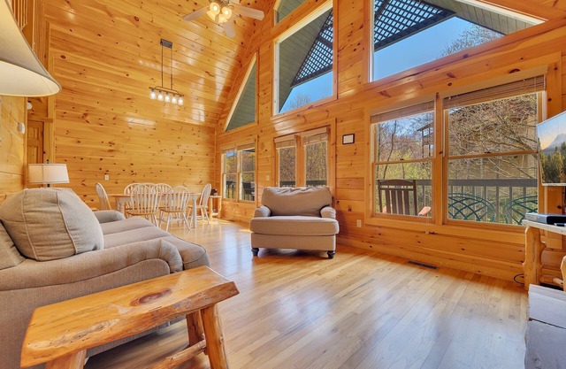 Tranquility - Quiet And Comfortable Cabin! Close To The Tanger Outlet Shopping 2 Bedroom Cabin by RedAwning