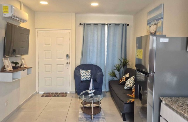 Traveling or arriving 7 minutes from El Salvador airport modern house