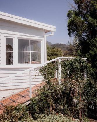 Treelined retreat Lenah Valley