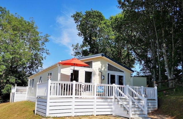 Trevellian - Modern Boutique spacious scenic lodge - Beach & Pool Resort