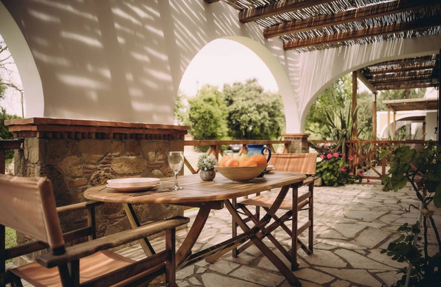 Trikalioti's Lush Estate Apt Afrodity, Palouki, Greece