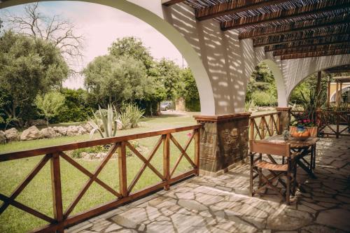 Trikalioti's Lush Estate Apartments