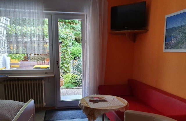 Triple room, shared shower/shared toilet - Christel Löffler