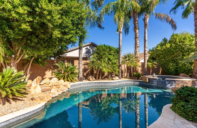 Tropical Oasis in Sunny Arizona!