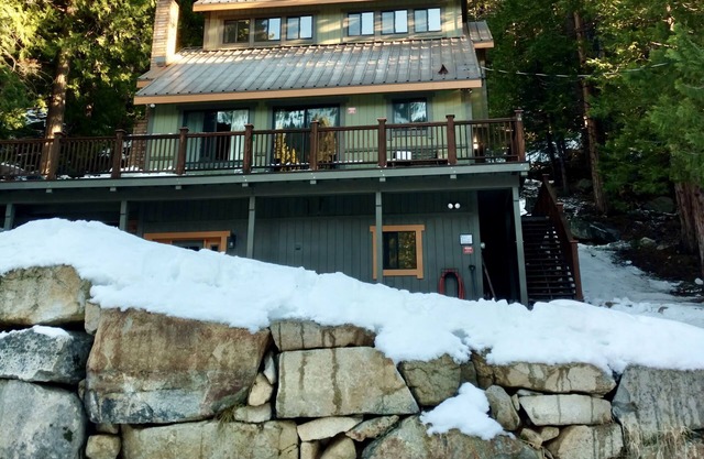 Tucked Away Cabin w/Amazing Views and Pool Table