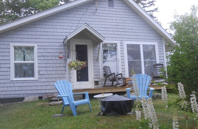 'Tugwassa' On Downeast Jones Pond- poet's cottage with wi-fi