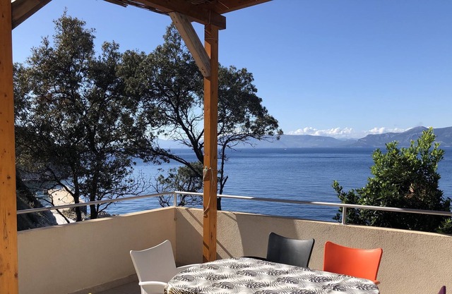 Two bedroom apartment near beach Kozarica, Mljet (A-4950-a)