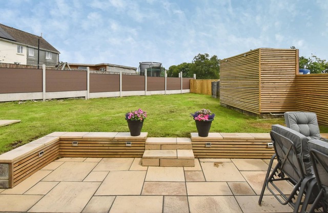 TY DRWS NESAF, pet friendly, with open fire in Cwmllynfell