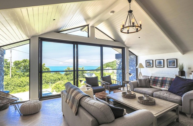 Ty Machlud, Tresaith