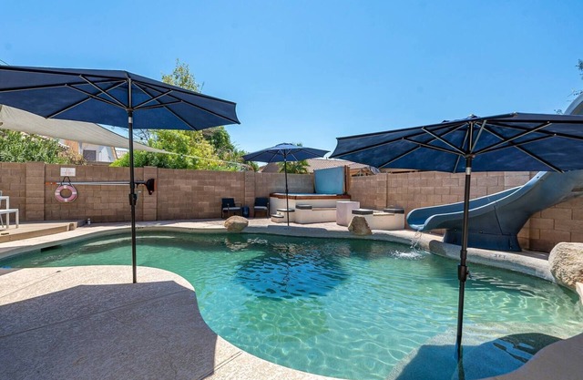 UHadMe at Gilbert~Pool w/Slide~FirePit~BBQ~HotTub