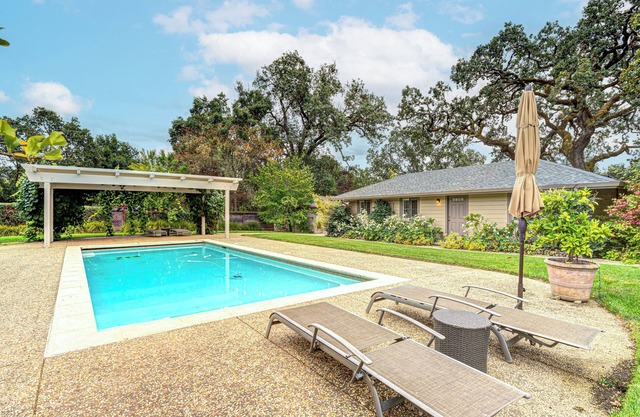 Ultimate Sonoma Valley Retreat for 4: Private Guest House and Cottage with Pool