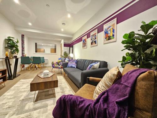 Unique 2-Bed, 2-Bath Apartment with Private Terrace, Near Leeds Bus Station & City Centre