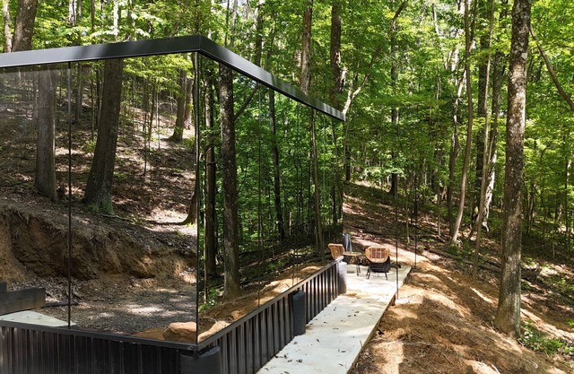 Unique Mirrored Home with fire pit + hot tub