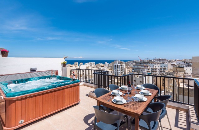 Unique Penthouse with Hot Tub (SPA/Jacuzzi) in Bugibba, 1 bedroom with nice view