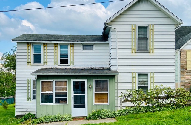Unit 2 of Cozy Duplex steps from Main St