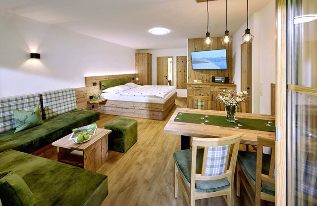 Untersberg, 1-4 Personen, ca. 50 qm, 1 Schlafzimmer 2x Dusche/WC, Wohnschlafraum, Küche, Balkon