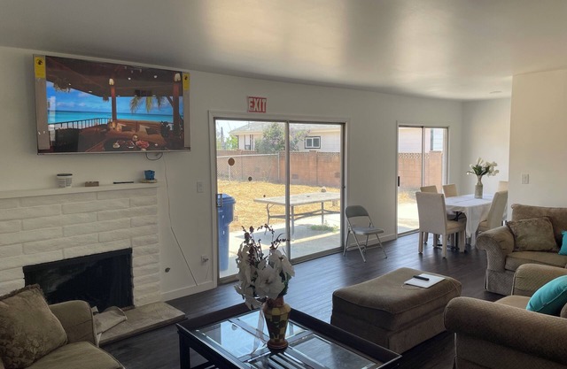 Unwind and Rest in Your Peaceful Lakeview Terrace Home, Relaxing Midterm Stay!