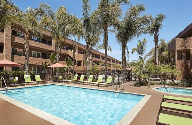 Unwind in San Diego: Inviting Room with Pool Access