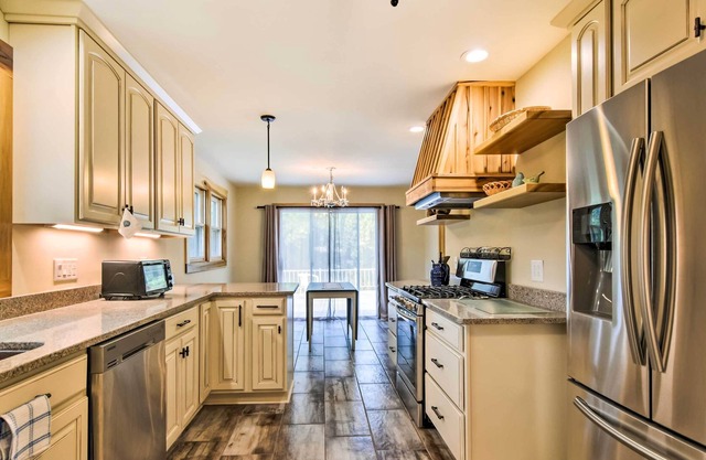 Updated Arden Home ~12 Miles to Downtown Asheville