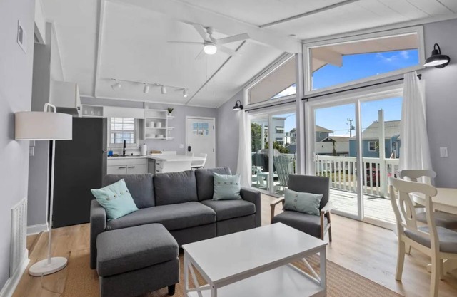 Updated FULL Duplex - Perfect Large Fam Vacay Spot