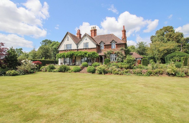 UPLANDS DOWER HOUSE, family friendly, with open fire in Ledbury