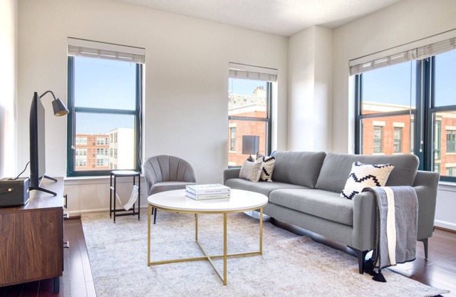 Upscale Logan Circle 2BR w/Gym, W/D & Pool, walk to bars, by Blueground